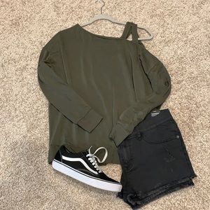 Super soft off the shoulder pullover (M)